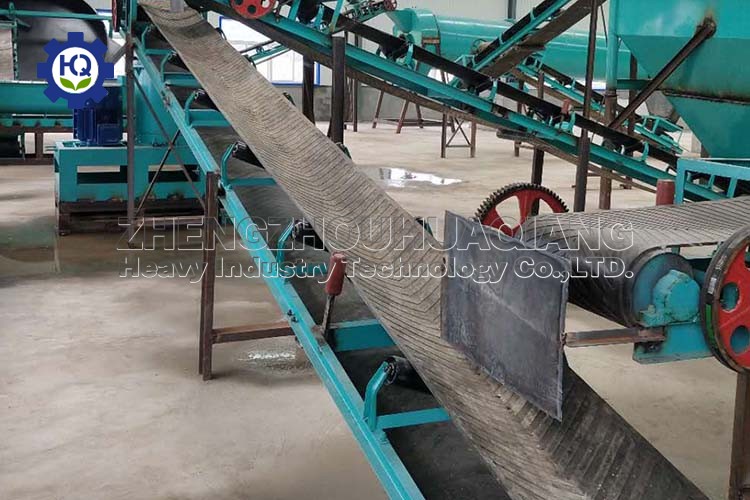 The Big-angle incline conveyor used in npk fertilizer manufacturing process is sent to Malaysia