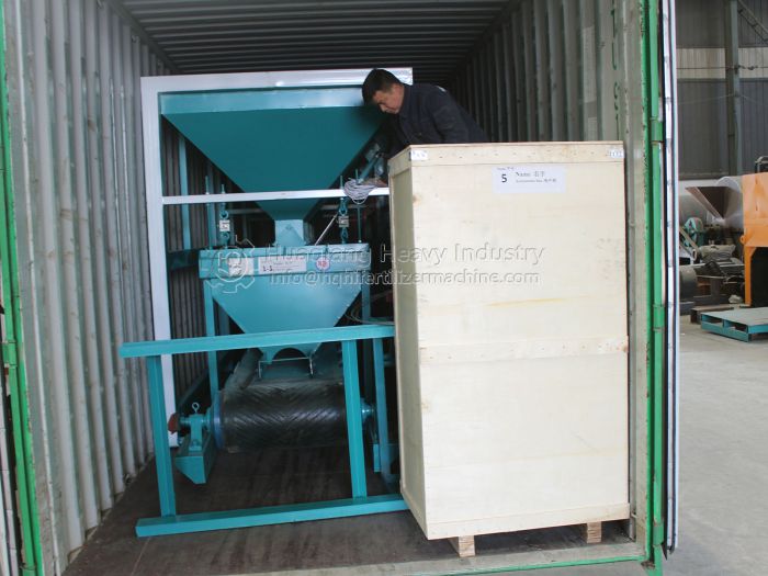 Organic fertilizer granulation production equipment runs in Xinjiang