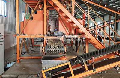Organic fertilizer granulation production equipment runs in Xinjiang